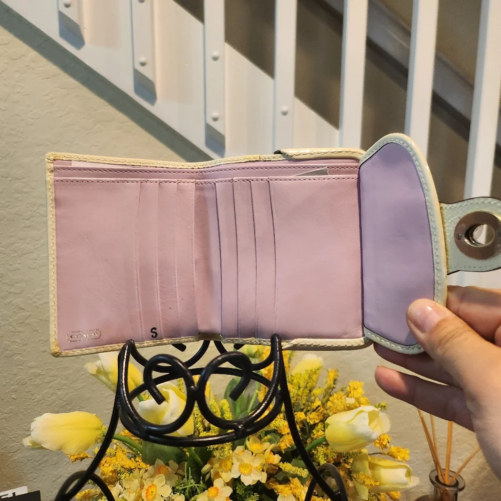 Coach Turnlock / kisslock patent leather wallet NEW - Picture 5 of 11